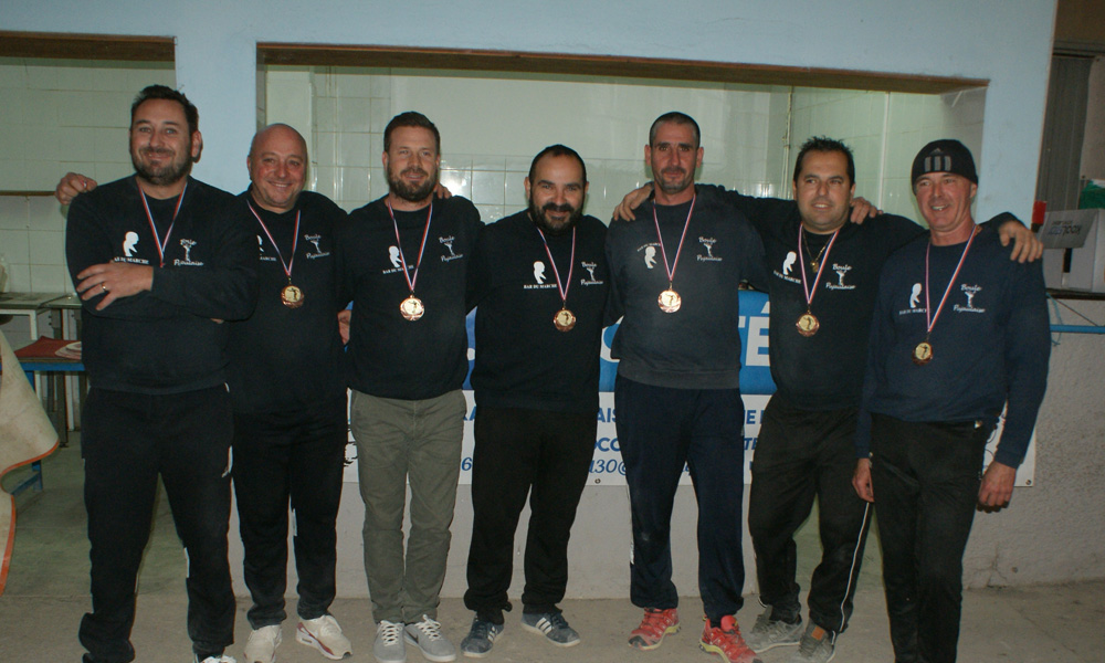 https://www.boulesdugard.fr/images/images/stories/CDG_2019/Mdaille-de-Bronze-1re-division--Pujaut.JPG